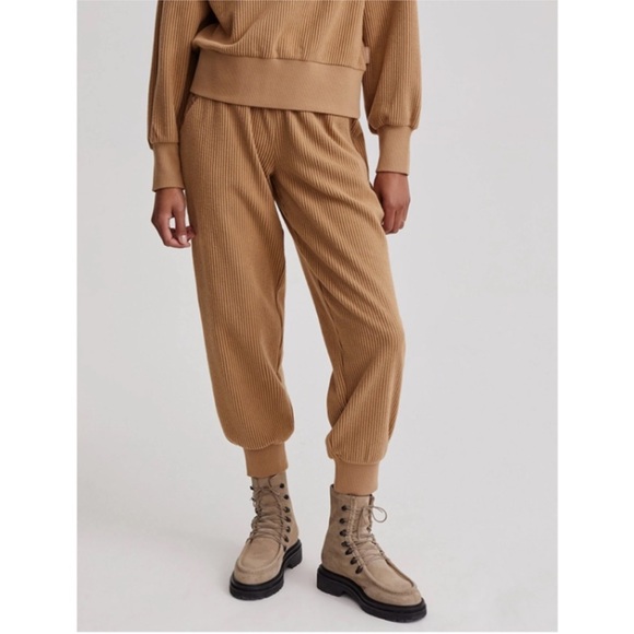 Varley sweatsuit - Picture 3 of 3